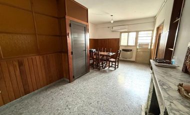 Casa en Venta 6 ambientes en Morón con Taller