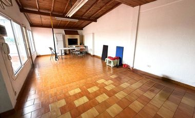Casa en Venta 6 ambientes en Morón con Taller