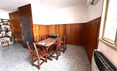 Casa en Venta 6 ambientes en Morón con Taller