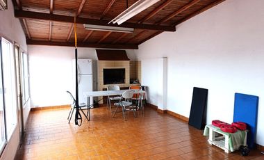 Casa en Venta 6 ambientes en Morón con Taller