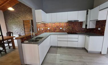 CASA QUINTA VENTA BARRIO QUINTAS DE GORINA