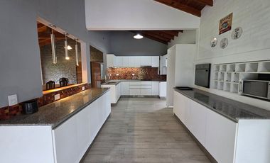 CASA QUINTA VENTA BARRIO QUINTAS DE GORINA