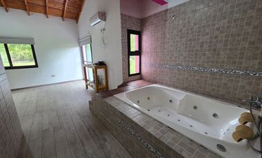 CASA QUINTA VENTA BARRIO QUINTAS DE GORINA