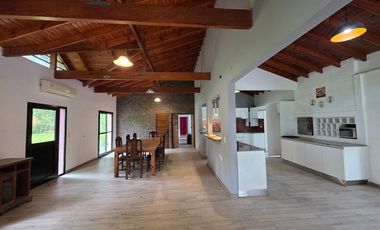 CASA QUINTA VENTA BARRIO QUINTAS DE GORINA