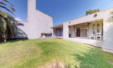 CASA EN VENTA GORINA 3 DORMITORIOS CON PARQUE