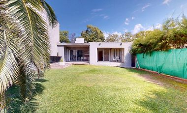 CASA EN VENTA GORINA 3 DORMITORIOS CON PARQUE