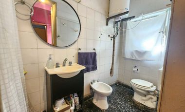 VENTA PH, MORON, 3 OFICINAS + LOCAL + DEPARTAMENTO