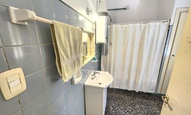 VENTA PH, MORON, 3 OFICINAS + LOCAL + DEPARTAMENTO