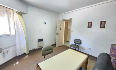 VENTA PH, MORON, 3 OFICINAS + LOCAL + DEPARTAMENTO