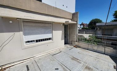 VENTA PH, MORON, 3 OFICINAS + LOCAL + DEPARTAMENTO