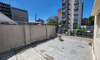 VENTA PH, MORON, 3 OFICINAS + LOCAL + DEPARTAMENTO