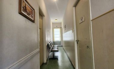 VENTA PH, MORON, 3 OFICINAS + LOCAL + DEPARTAMENTO