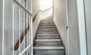 VENTA PH, MORON, 3 OFICINAS + LOCAL + DEPARTAMENTO