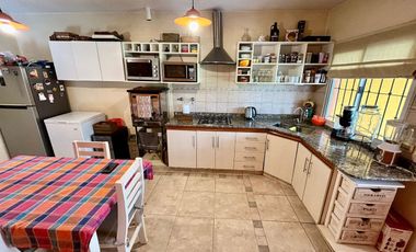 VENTA CASA 4 AMB. PILETA B. CERRADO BELLA VISTA