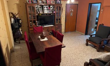 3 AMBIENTES EN LANUSITA C/ COCHERA.-