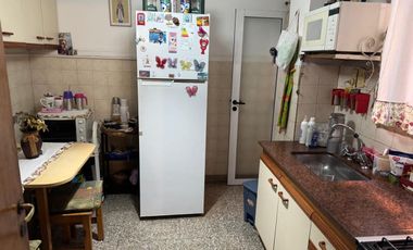 3 AMBIENTES EN LANUSITA C/ COCHERA.-