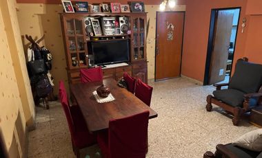 3 AMBIENTES EN LANUSITA C/ COCHERA.-