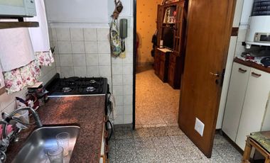 3 AMBIENTES EN LANUSITA C/ COCHERA.-