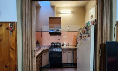 Casa 4 amb en venta c/cochera y patio apto crédito