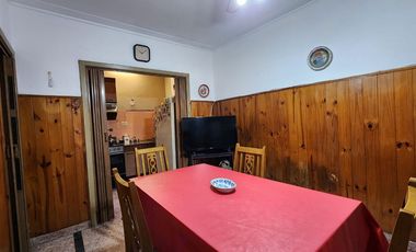 Casa 4 amb en venta c/cochera y patio apto crédito