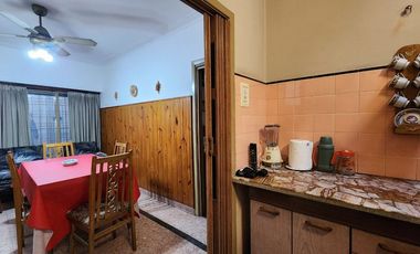 Casa 4 amb en venta c/cochera y patio apto crédito