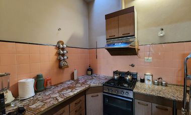 Casa 4 amb en venta c/cochera y patio apto crédito