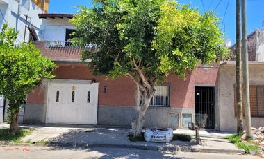 PH TIPO CASA DOS VIVIENDAS-COCHERA