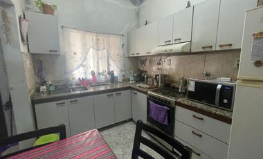 Casa P/ 2 familias 3 AMB cada una 8,66x 27,71 MTS
