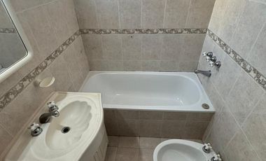 3 AMB. EN LANUSITA  CON COCHERA