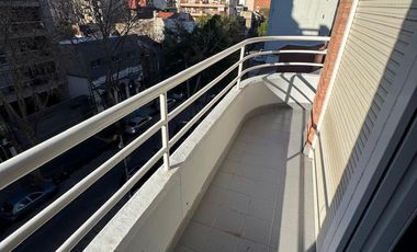 3 AMB. EN LANUSITA  CON COCHERA