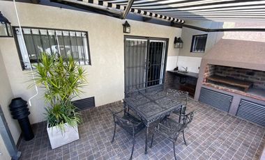 VENTA IMPORTANTE CHALET 5 AMBIENTES, BANFIELD R