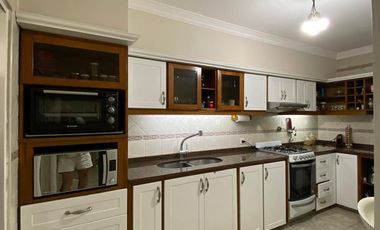 VENTA IMPORTANTE CHALET 5 AMBIENTES, BANFIELD R