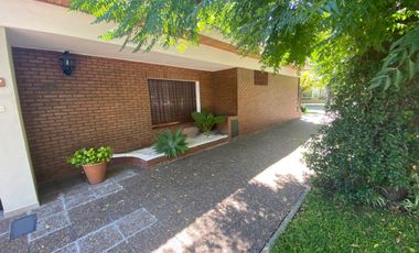VENTA IMPORTANTE CHALET 5 AMBIENTES, BANFIELD R