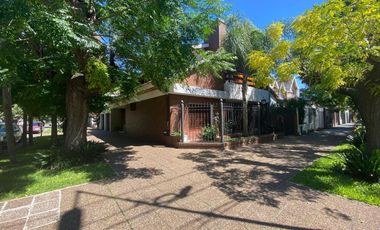 VENTA IMPORTANTE CHALET 5 AMBIENTES, BANFIELD R