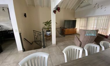 VENTA IMPORTANTE CHALET 5 AMBIENTES, BANFIELD R