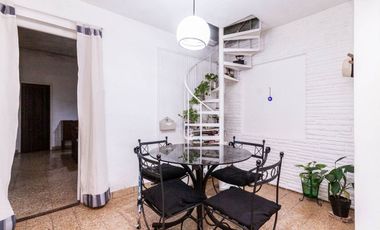 Venta Casa p/ 2 familias c/ patio, coch y terraza