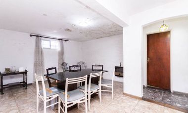 Venta Casa p/ 2 familias c/ patio, coch y terraza