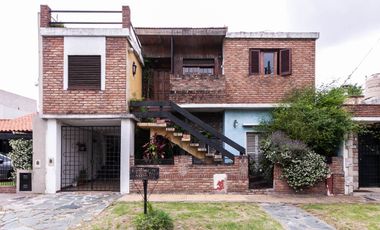 Venta Casa p/ 2 familias c/ patio, coch y terraza