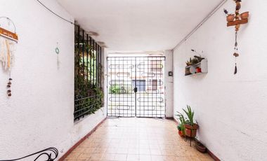 Venta Casa p/ 2 familias c/ patio, coch y terraza