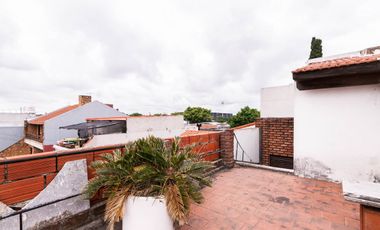 Venta Casa p/ 2 familias c/ patio, coch y terraza