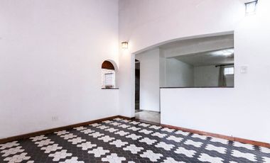Venta Casa p/ 2 familias c/ patio, coch y terraza