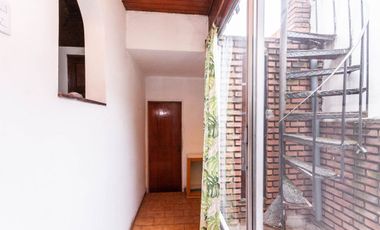 Venta Casa p/ 2 familias c/ patio, coch y terraza