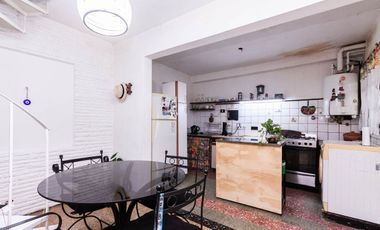 Venta Casa p/ 2 familias c/ patio, coch y terraza