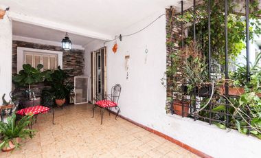 Venta Casa p/ 2 familias c/ patio, coch y terraza