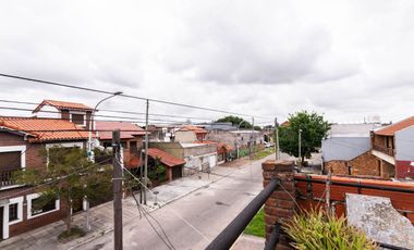 Venta Casa p/ 2 familias c/ patio, coch y terraza