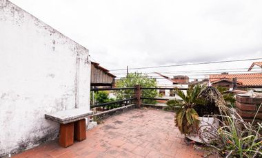 Venta Casa p/ 2 familias c/ patio, coch y terraza
