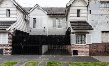 Duplex 3 amb en venta en Lanús con cochera