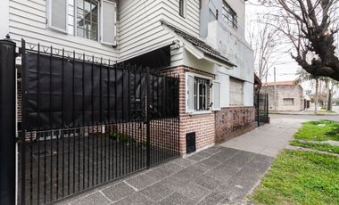 Duplex 3 amb en venta en Lanús con cochera