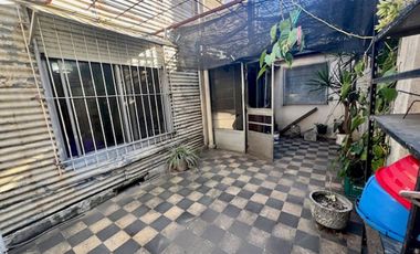 VENTA DE CASA EN LOTE PROPIO, JARDIN, COCHERA