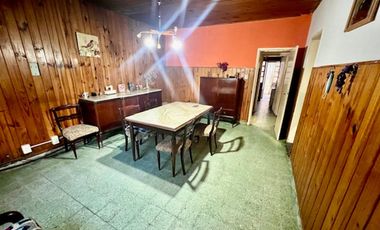 VENTA DE CASA EN LOTE PROPIO, JARDIN, COCHERA